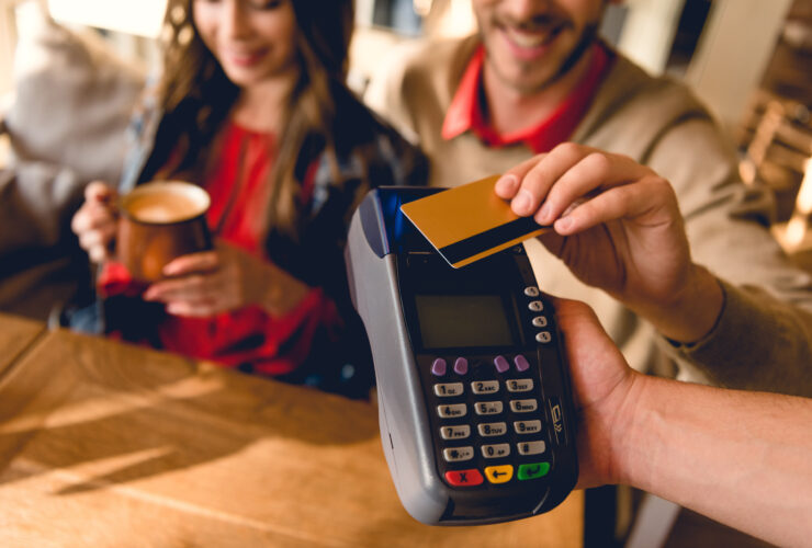 Rosnie liczba platnosci kartami w Polsce