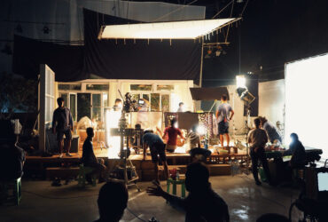 Magnat medialny Edgar Bronfman podnosi oferte przejecia Paramount do 6 mld dolarow