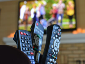 ATT sprzedaje udzialy w DirecTV firmie TPG za 76 mld dolarow