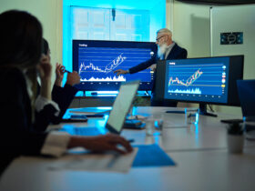 Akcje Commerzbanku spadaja o 3 proc. poniewaz rzad niemiecki zachowuje udzialy w instytucji