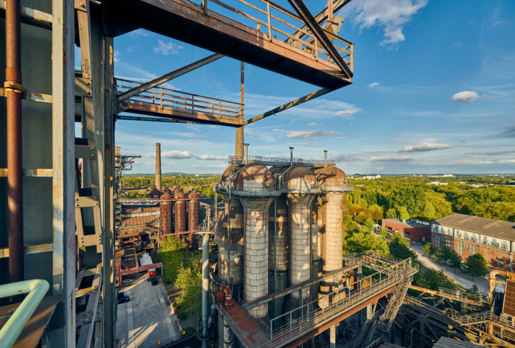 Globalne rafinerie stoja w obliczu spadku zyskow poniewaz nowe uruchamiane sie nowe zaklady naftowe