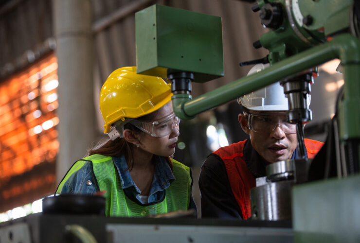 Indeks Caixin PMI pokazuje ze chinska wrzesniowa aktywnosc produkcyjna zwalnia