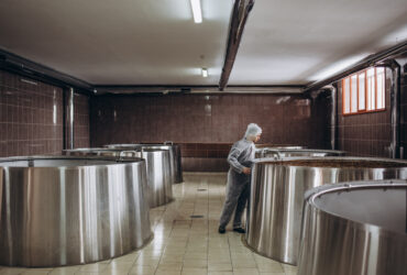 Katastrofalny rok dla czeskich gorzelni otwiera droge nie tylko dla czarnego rynku produkcji alkoholi