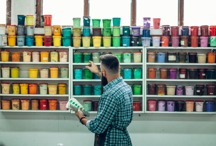 Najwiekszy producent farb w Europie AkzoNobel zamierza zwolnic 2000 pracownikow