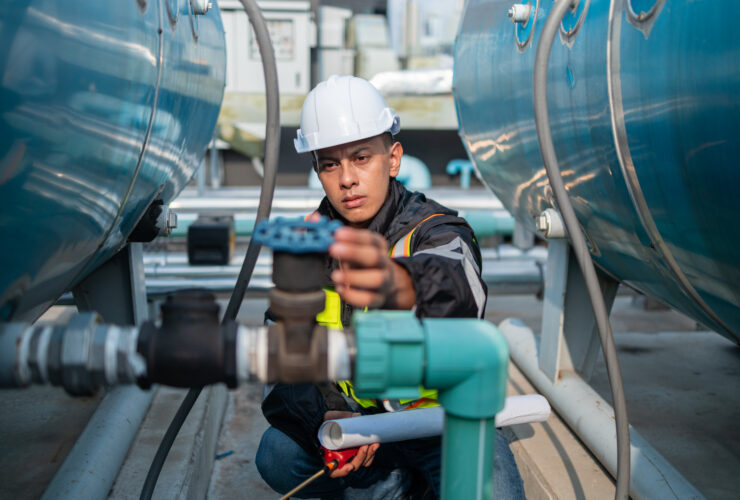Firmy wodociagowe w Anglii i Walii musza obnizyc rachunki klientow z powodu slabych wynikow