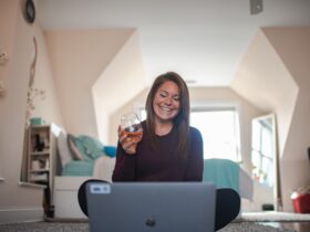 Meta musi stawic czola pozwom stanowym w USA. Chodzi o uzaleznienia