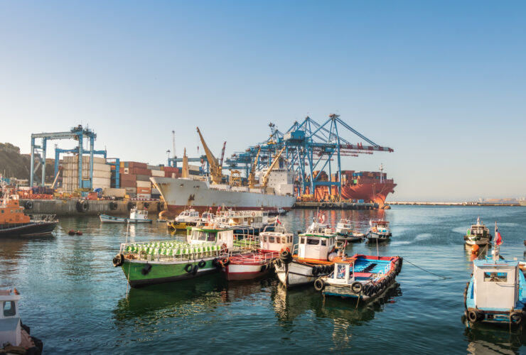 Minister pracy Kanady wprowadza mediatora do portu w Montrealu. Chodzi o strajk blokujacy handel