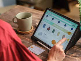 Polacy w aplikacjach zakupowych najchetniej kupuja elektronike informuje siec Komputronik w swoim raporcie