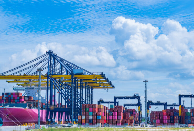 Pracownicy portow USA i operatorzy osiagneli porozumienie w sprawie zakonczenia strajku na wschodnim wybrzezu