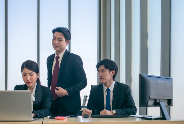 Rigaku wspierane przez Carlyle zamierza pozyskac do 870 mln dolarow podczas debiutu na gieldzie w Tokio