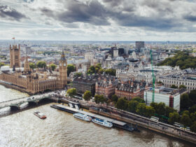 Wbrew wczesniejszym zapewnieniom Partii Pracy Brytyjczycy musza sie liczyc ze wzrostem podatkow