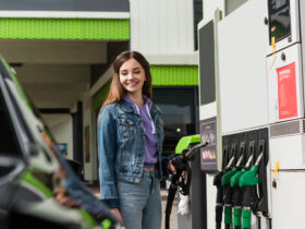 Zysk BP w trzecim kwartale spada do 23 mld dolarow poniewaz maleje popyt na rope