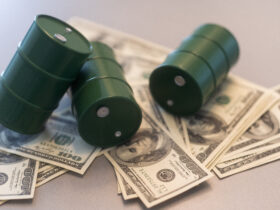 Ceny ropy naftowej nizsze po dwutygodniowych wzrostach. Rynki patrza na podaz