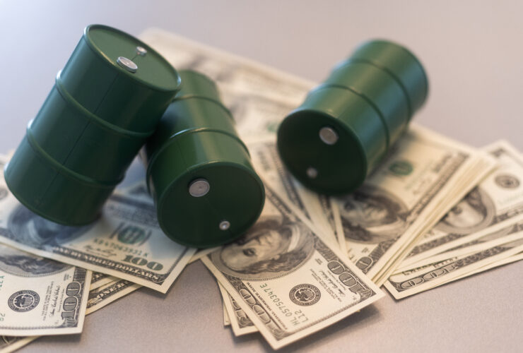 Ceny ropy naftowej nizsze po dwutygodniowych wzrostach. Rynki patrza na podaz