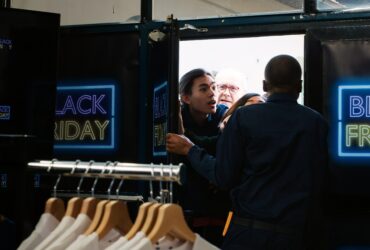 Grubo ponad polowa Polakow zamierza korzystac z promocji Black Friday informuje UCE Research