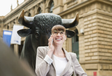 Grupa UniCredit podnosi prognozy zyskow i dystrybucji po solidnym kwartale