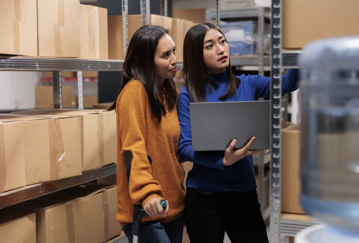 Pracownicy Amazona w siedmiu amerykanskich zakladach rozpoczeli zapowiedziany strajk