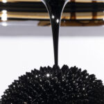 Ceny ropy naftowej rosna poniewaz spadek zapasow w USA nasila obawy o dostawy paliw