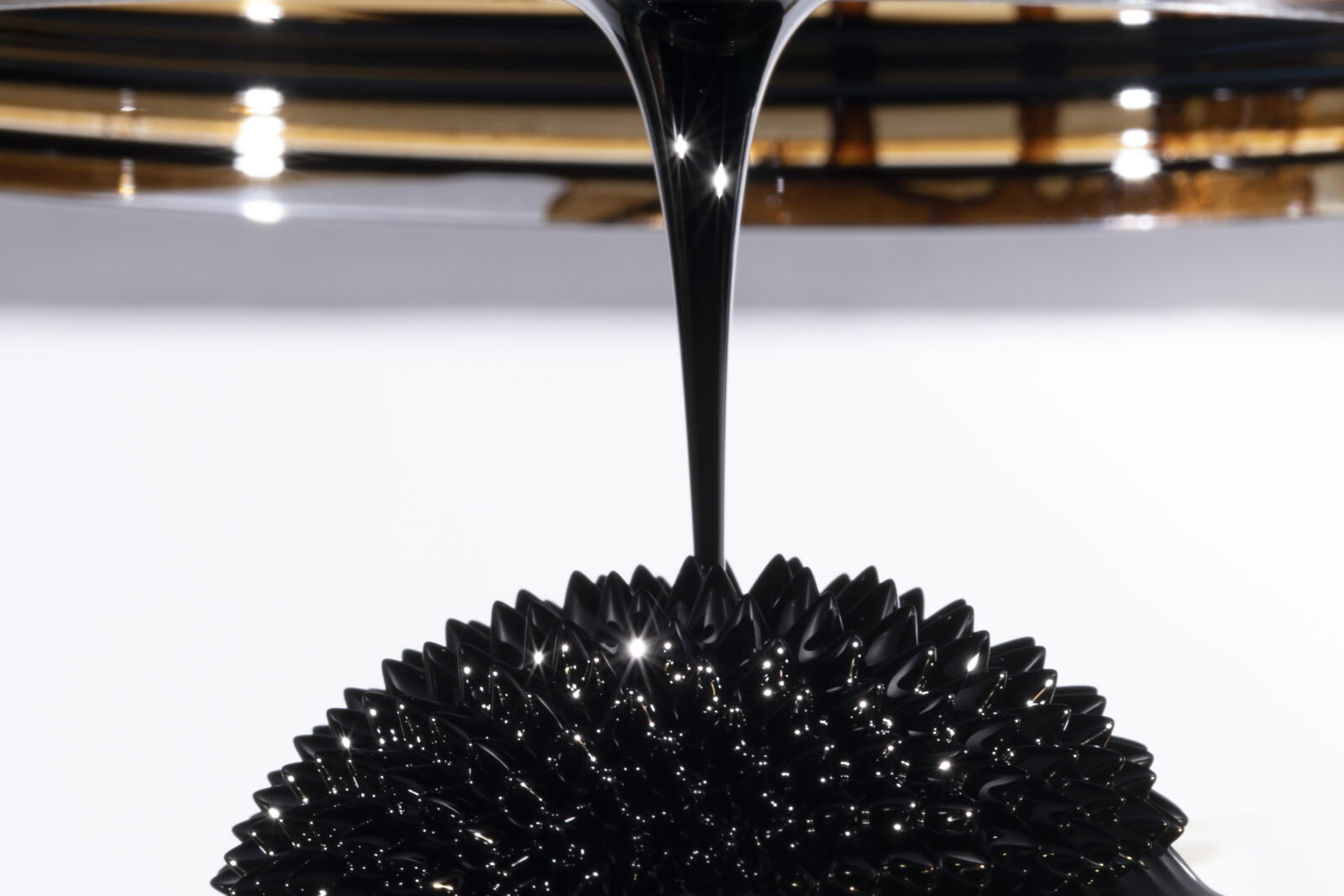 Ceny ropy naftowej rosna poniewaz spadek zapasow w USA nasila obawy o dostawy paliw