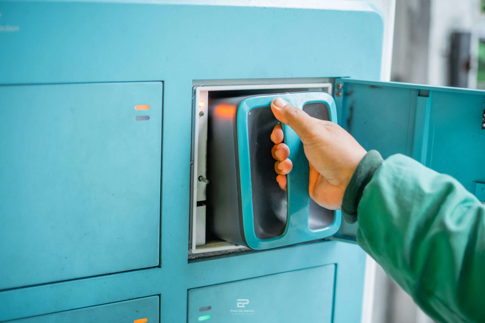 InPost do 2029 r. zainwestuje w Wielkiej Brytanii prawie 600 mln funtow. To polski rekord w Albionie