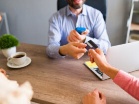 Krajowa Izba Rozliczeniowa uprzedza o opoznieniach w przelewach. W tle dlugi weekend pierwszy w tym roku