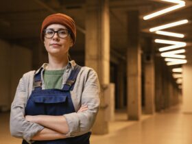 Prawie 170 tys. pracownikow brytyjskich sklepow stracilo prace w 2024 roku