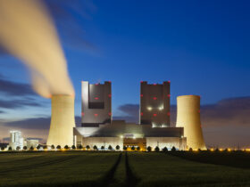 Rzad zapowiada inwestycje w pierwsza polska elektrownie jadrowa na poziomie ponad 60 mld zlotych komunikat