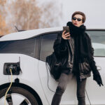 Tesla z najwiekszym w 2024 r. udzialem w Polsce w segmencie elektrykow mowia badania