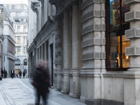 Wloskie Mediobanca Monte dei Paschi notuja dalsze straty po zaskakujacej ofercie MPS na bank inwestycyjny