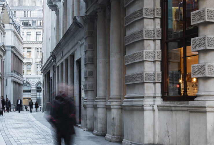 Wloskie Mediobanca Monte dei Paschi notuja dalsze straty po zaskakujacej ofercie MPS na bank inwestycyjny