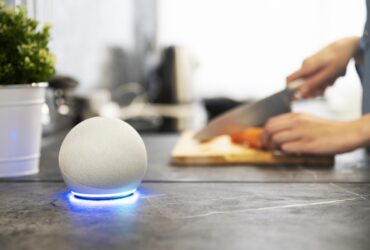 Amazon ma zamiar wydac dlugo oczekiwana — i opozniona — usluge glosowa Alexa z generatywna AI