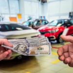 Ceny samochodow w USA wzrosna o 3 tys. dolarow poniewaz cla uderzaja w sektor motoryzacyjny