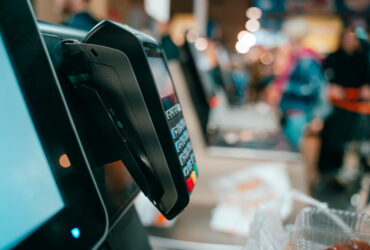 Polska Bezgotowkowa w ub.r. pomogla wprowadzic ponad 500 terminali platniczych do urzedow