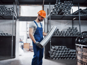 Ruda zelaza przerywa czterodniowy wzrost z powodu wyzszych cel na chinska stal