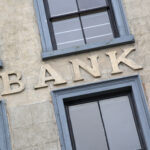 UBS przekracza prognozy zyskow 3 mld dolarow wykupu akcji warunkowane przepisami kapitalowymi