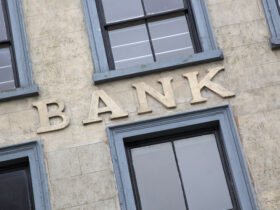 UBS przekracza prognozy zyskow 3 mld dolarow wykupu akcji warunkowane przepisami kapitalowymi