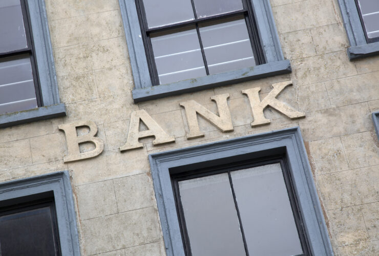 UBS przekracza prognozy zyskow 3 mld dolarow wykupu akcji warunkowane przepisami kapitalowymi