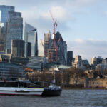 Zaskakujacy wzrost brytyjskiej gospodarki pod koniec 2024 r. PKB znacznie przekroczyl oczekiwania analitykow