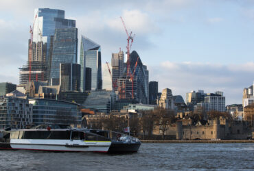 Zaskakujacy wzrost brytyjskiej gospodarki pod koniec 2024 r. PKB znacznie przekroczyl oczekiwania analitykow