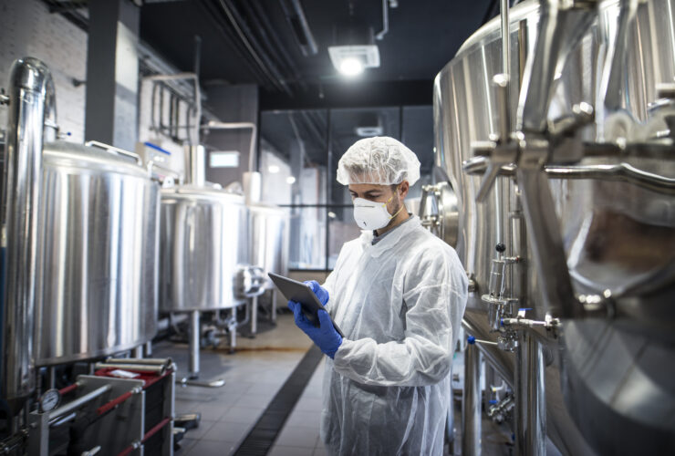 JJ zwieksza inwestycje w USA o 25 proc. w ciagu 4 lat w obliczu zblizajacych sie zagrozen taryfowych 1