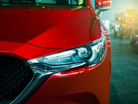 Mazda zapowiada ciecie kosztow poniewaz inflacja grozi wzrostem wydatkow inwestycyjnych