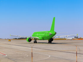 Produkcja zielonego paliwa lotniczego moze nie osiagnac celow na rok 2030 mowi raport BCG