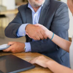 UniCredit uzyskuje zgode EBC na udzialy w Commerzbanku