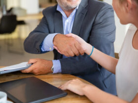 UniCredit uzyskuje zgode EBC na udzialy w Commerzbanku