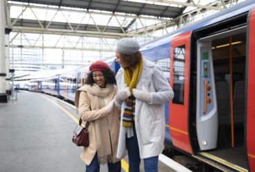 Virgin Group zamierza pozyskac 900 mln dolarow na przetarg na uslugi kolejowe