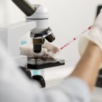 Wystawiona na sprzedaz firma zajmujaca sie testami DNA 23andMe oglasza upadlosc. CEO odchodzi po nieudanych probach wykupu