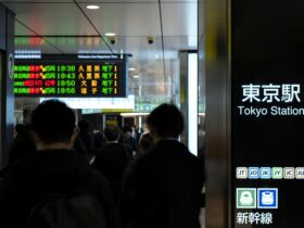 Akcje na giełdzie w Tokio spadają gwałtownie z powodu 24 proc. taryf Trumpa i silniejszego jena 141 Akcje na gieldzie w Tokio spadaja gwaltownie z powodu 24 proc. taryf Trumpa i silniejszego jena
