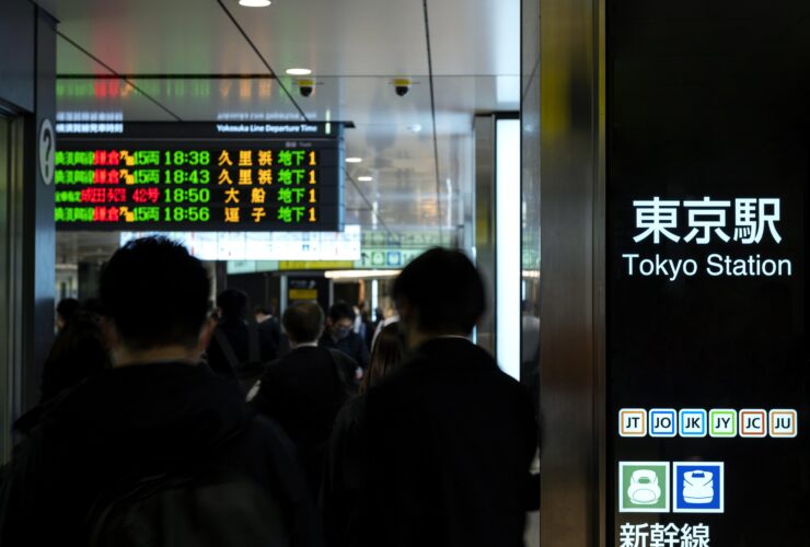 Akcje na gieldzie w Tokio spadaja gwaltownie z powodu 24 proc. taryf Trumpa i silniejszego jena