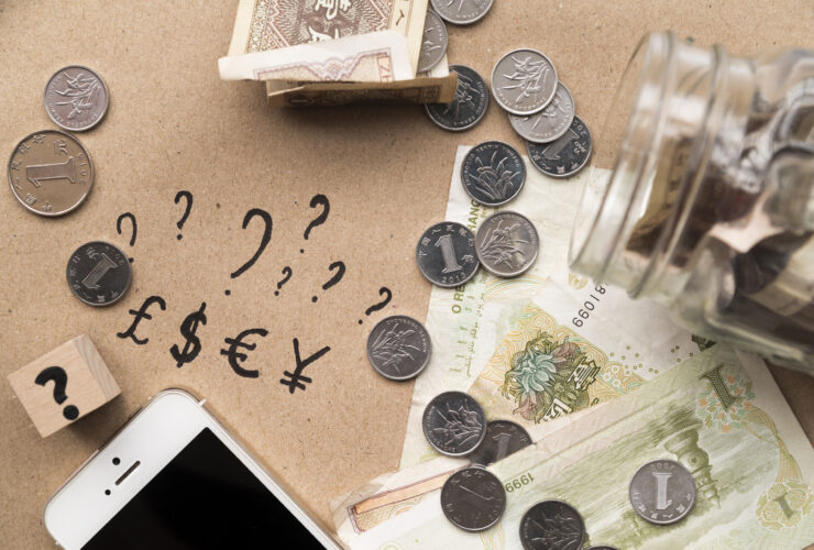 Banki na swiecie notuja dalsze straty w zwiazku z wprowadzeniem przez USA nowych taryf celnych