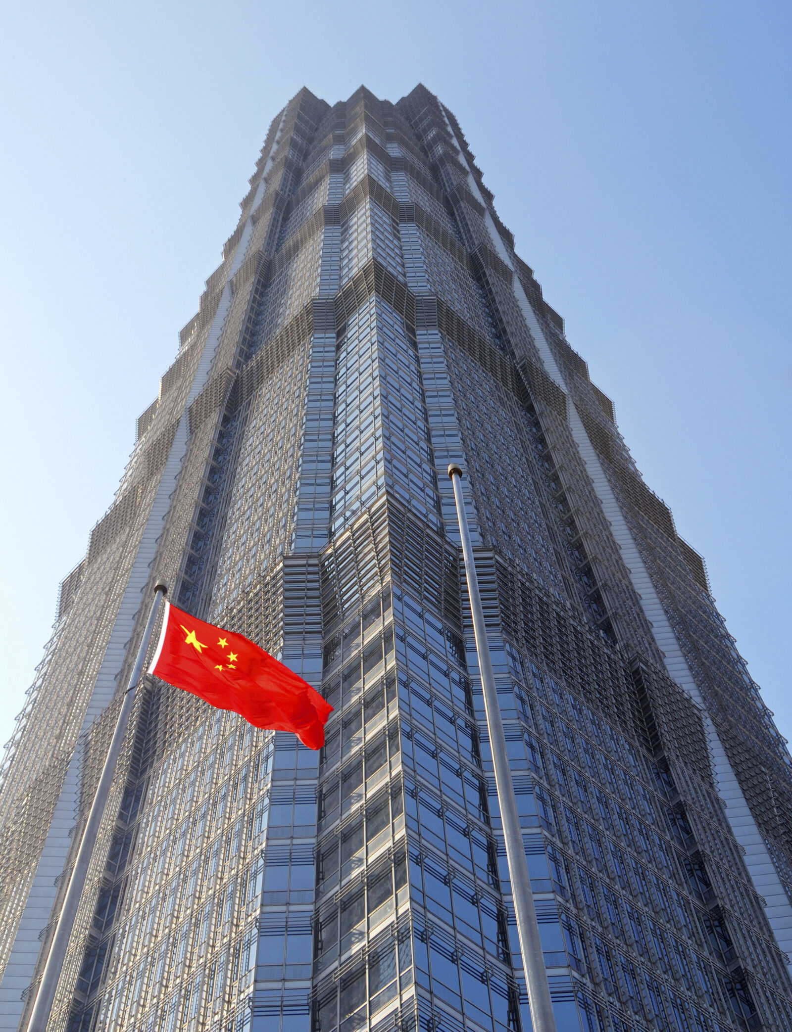 Chinskie domy maklerskie obiecuja wsparcie rynku a firmy ustalaja wykup akcji po zaostrzeniu sporu handlowego z USA